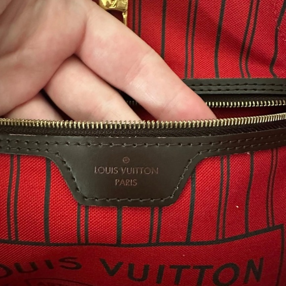 Louis Vuitton Neverfull MM - Picture 11 of 16
